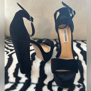 Steve Madden velvet heels size 5.5